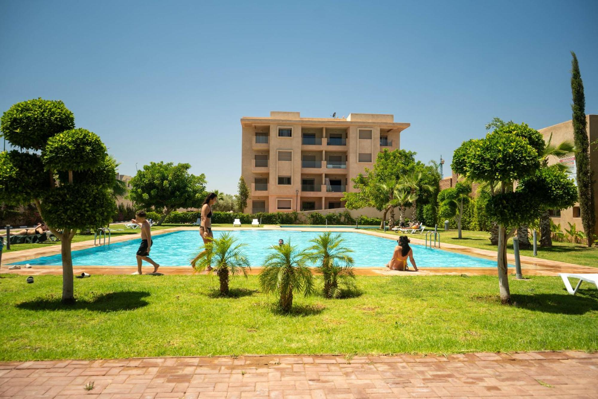 Magnifique Appartement Moderne De 2 Chambres Avec Piscine A 10 Min Du Centre De Marrakech Marraquexe Exterior foto