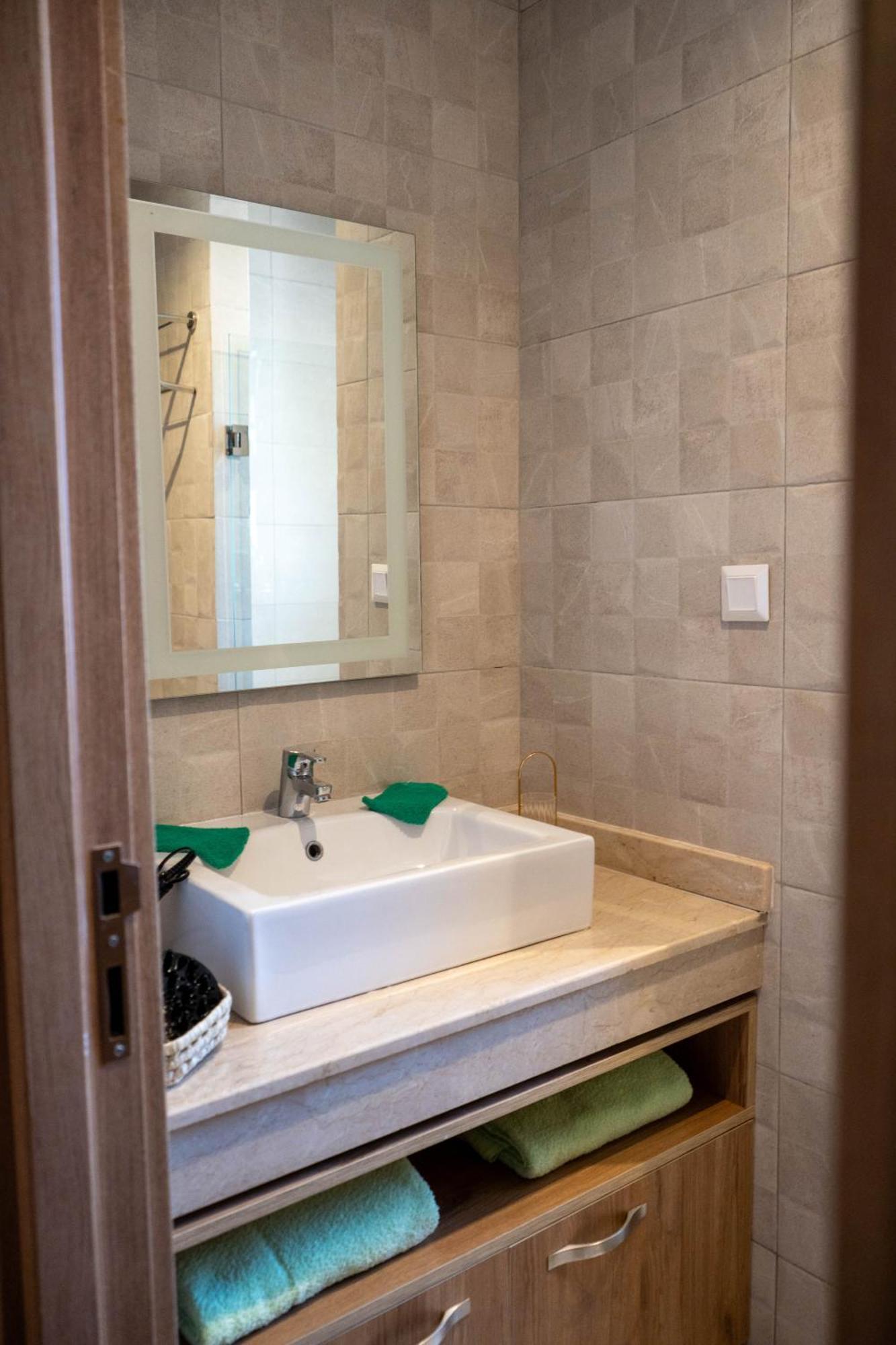 Magnifique Appartement Moderne De 2 Chambres Avec Piscine A 10 Min Du Centre De Marrakech Marraquexe Exterior foto